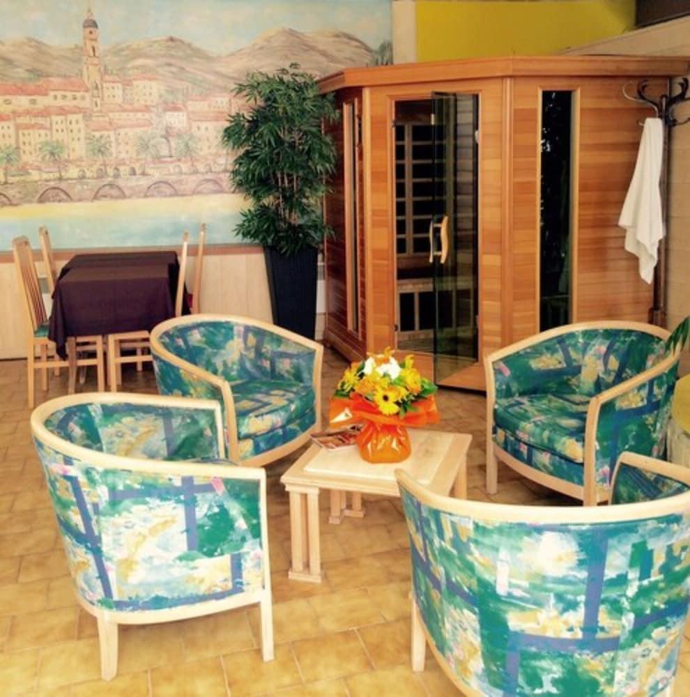Riviera Hotel Menton